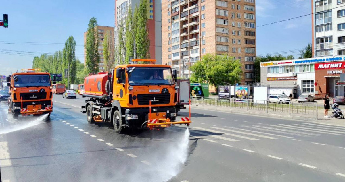 Нижегородские дороги поливают в жару до трёх раз в сутки