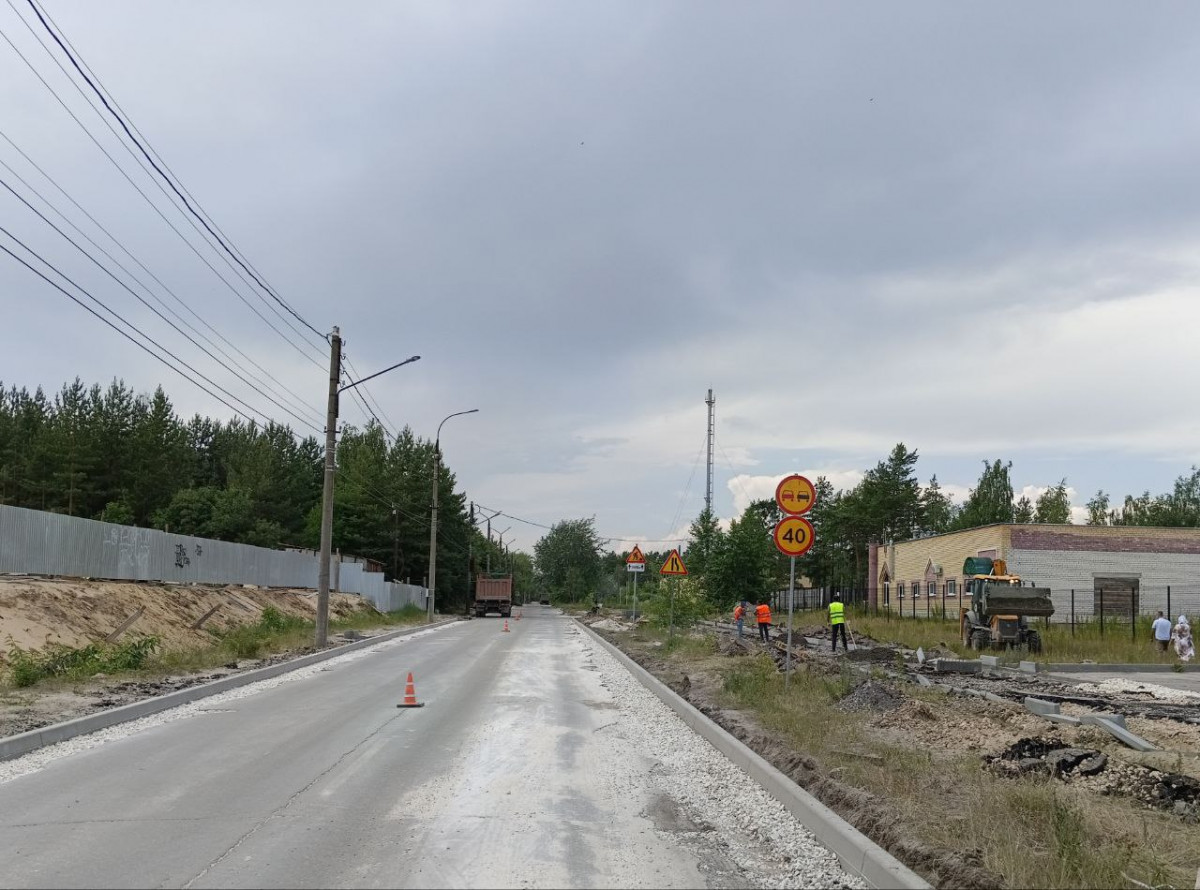 Ремонт дорог к социальным объектам продолжается в Дзержинске