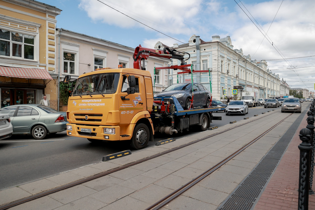 Машины без номеров эвакуируют с платных парковок в Нижнем Новгороде