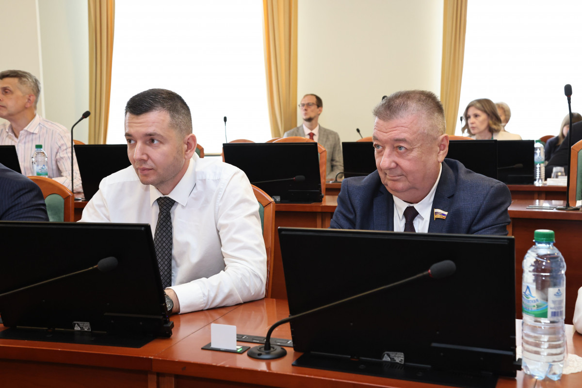 Депутаты Заксобрания поддерживают увеличение расходов облбюджета более чем на 4 млрд рублей