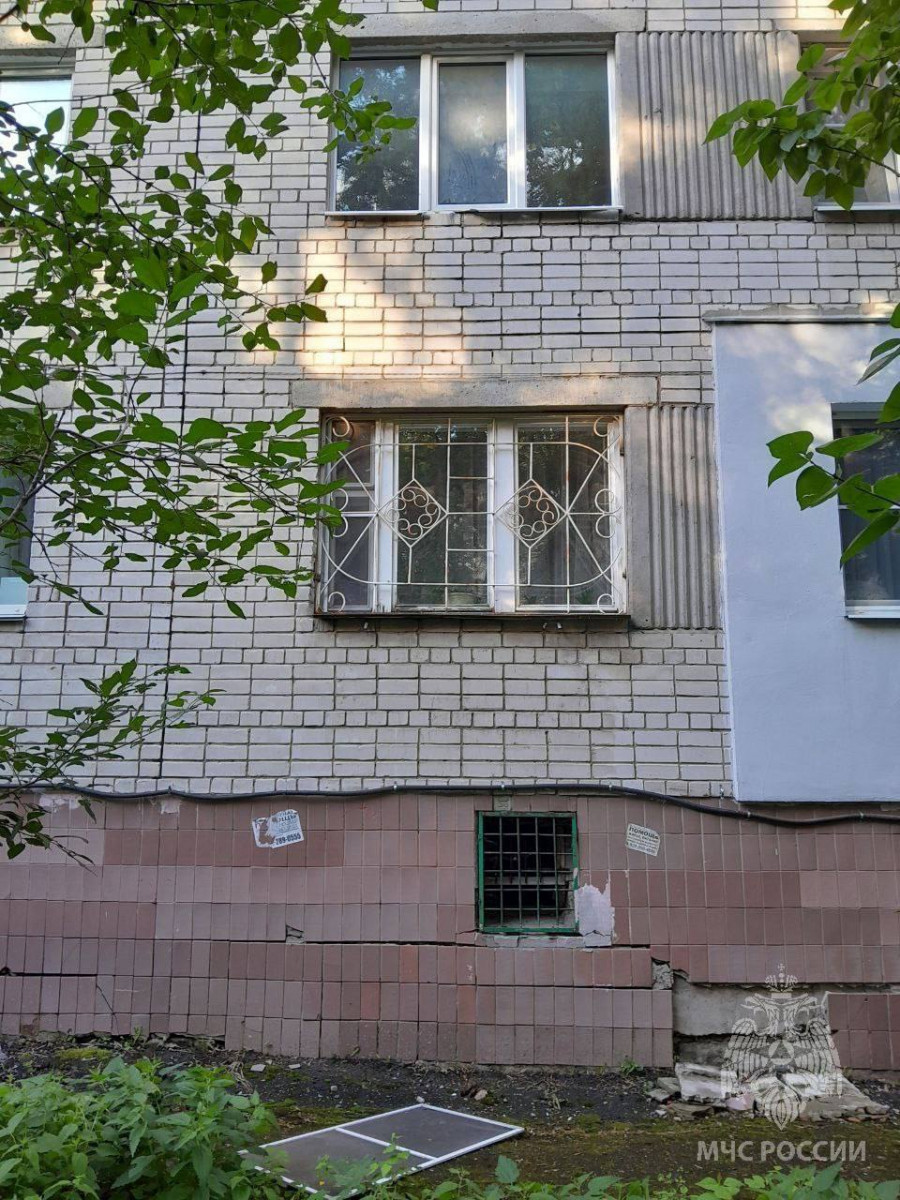 Годовалая девочка выпала из окна дома на улице Ванеева 24 июля