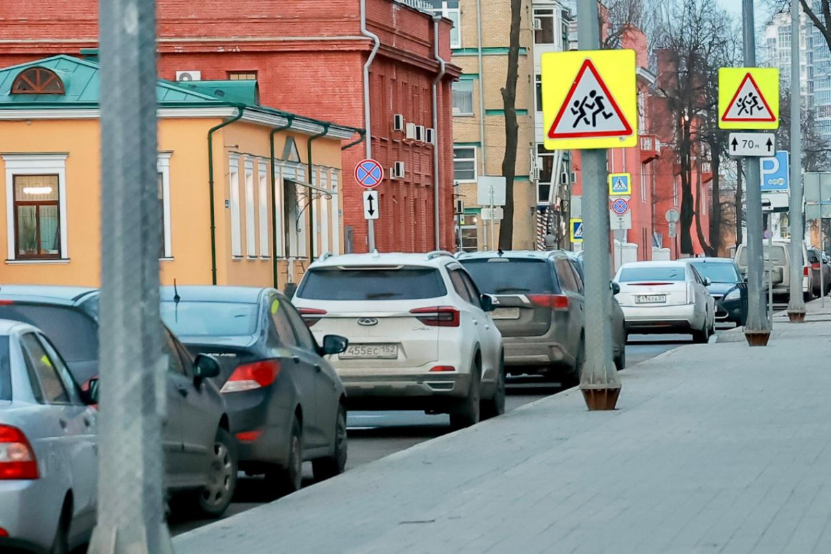 В Нижнем Новгороде продолжают работу по защите опор от несанкционированной расклейки рекламы