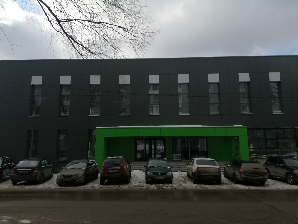 Здание нового бизнес-центра в микрорайоне Кузнечиха выставили на продажу