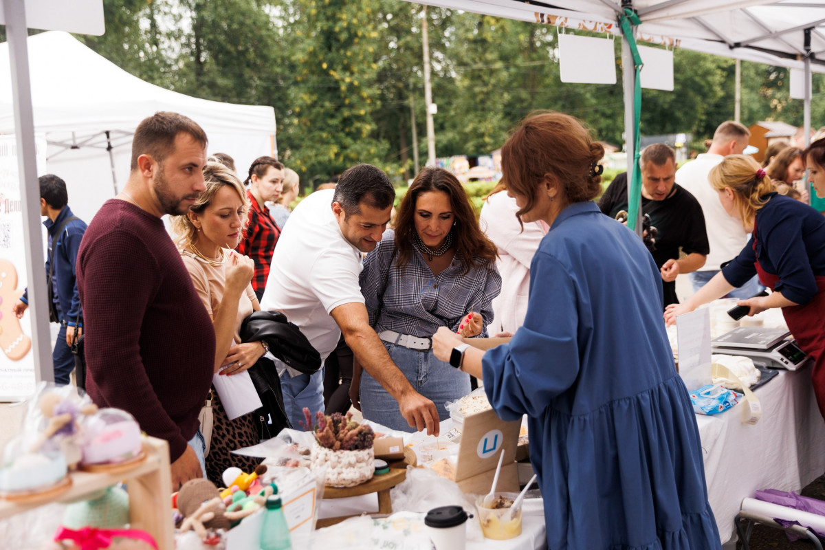 70 самозанятых из Нижегородской области представили свою продукцию на ярмарке центра «Мой бизнес»