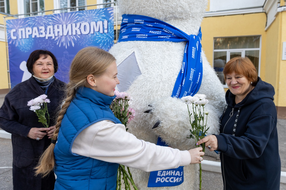 Акция «Спасибо учителям!» прошла в Нижнем Новгороде