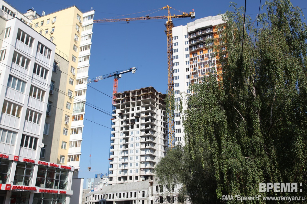 Электрик упал с семнадцатого этажа здания в Нижнем Новгороде