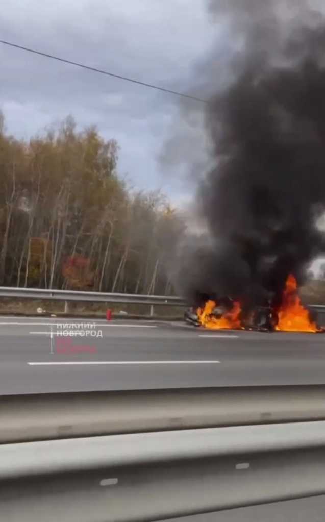 Автомобиль загорелся на трассе в Дальнеконстантиновском округе