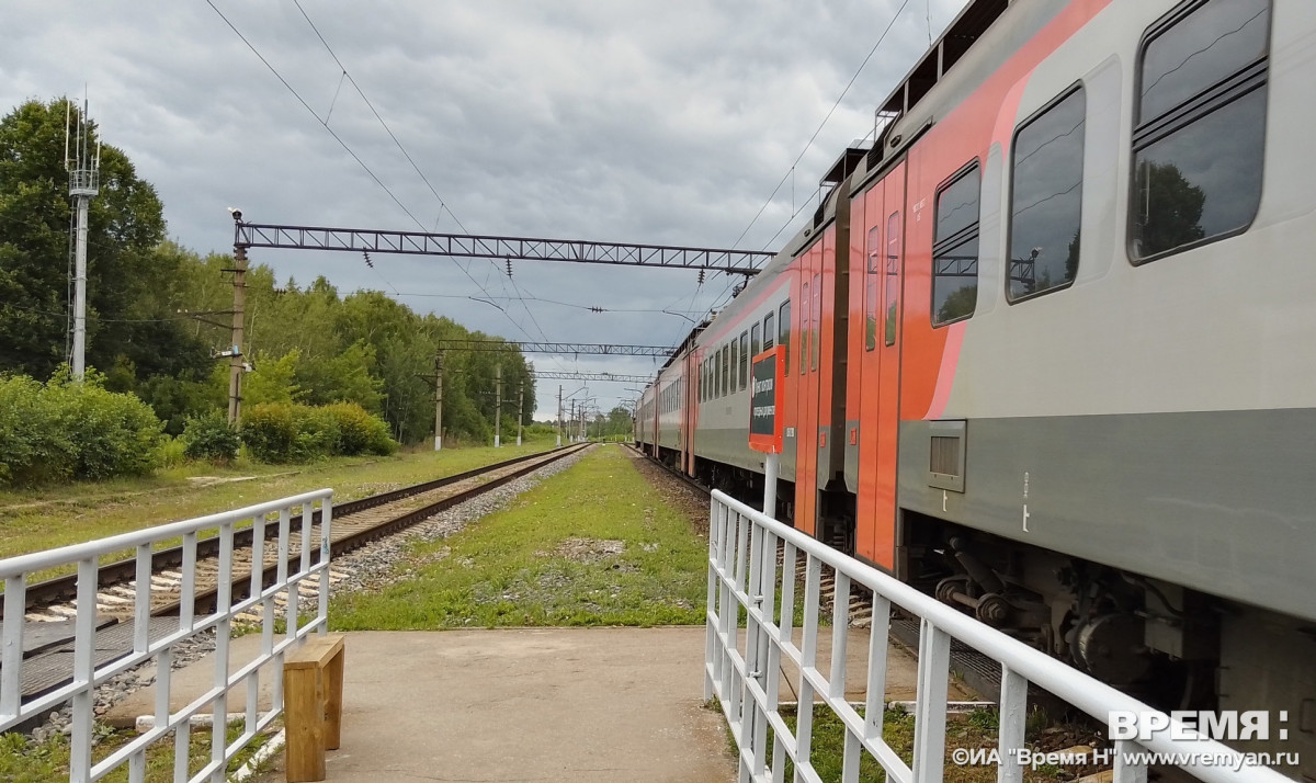 Пьяный пассажир вышел из электрички вместе с сидением