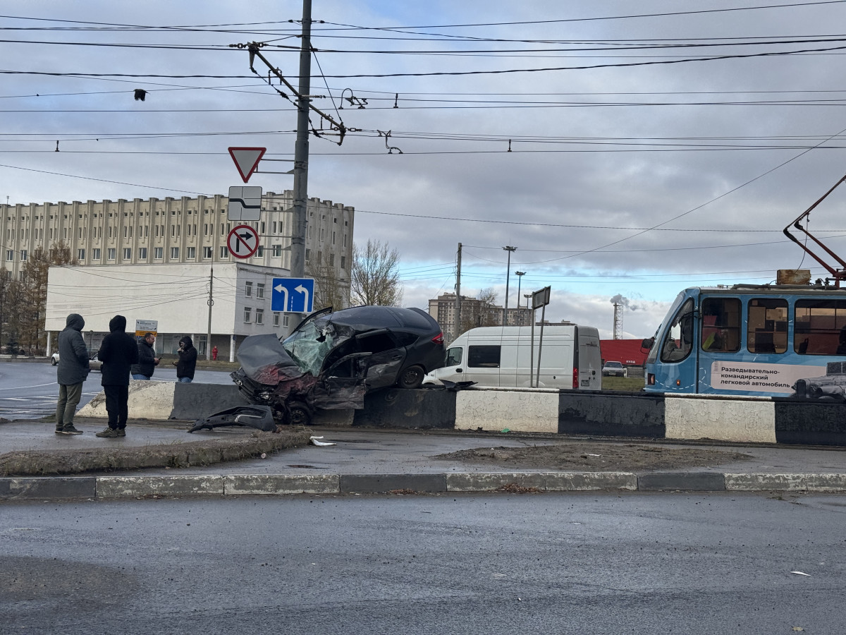 Жесткая авария произошла на площади Комсомольской в Нижнем Новгороде