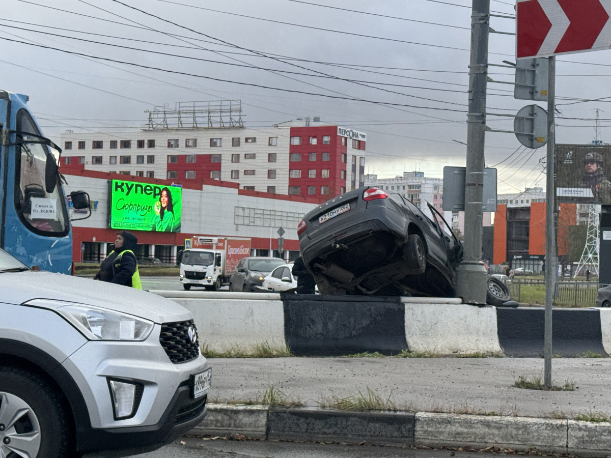 Появились подробности жесткой аварии на Комсомольской площади в Нижнем Новгороде