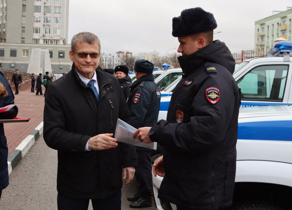 Пётр Банников поздравил нижегородских полицейских с профессиональным праздником