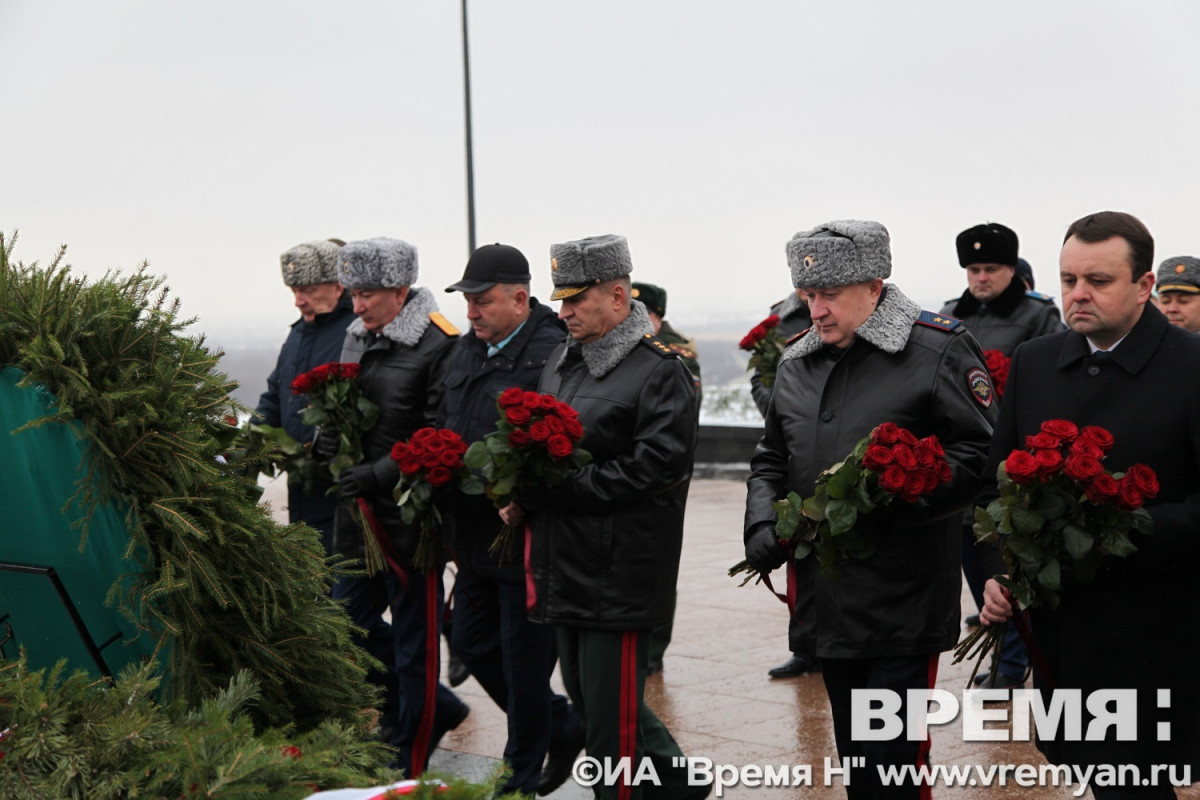 Возложение цветов к Вечному огню прошло в Нижегородском кремле в День Героев Отечества