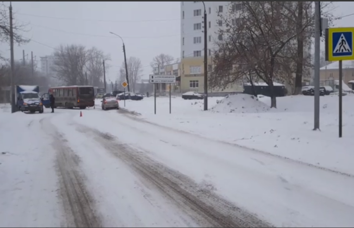 В Нижегородской области автобус сбил пешехода и врезался в «Газель»