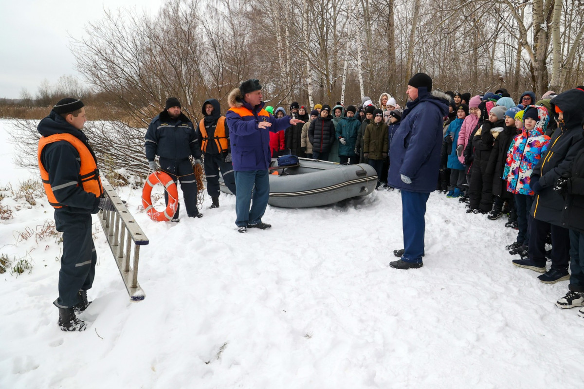 Патрулирование в местах массового выхода на лед в Нижнем Новгороде ведется на регулярной основе