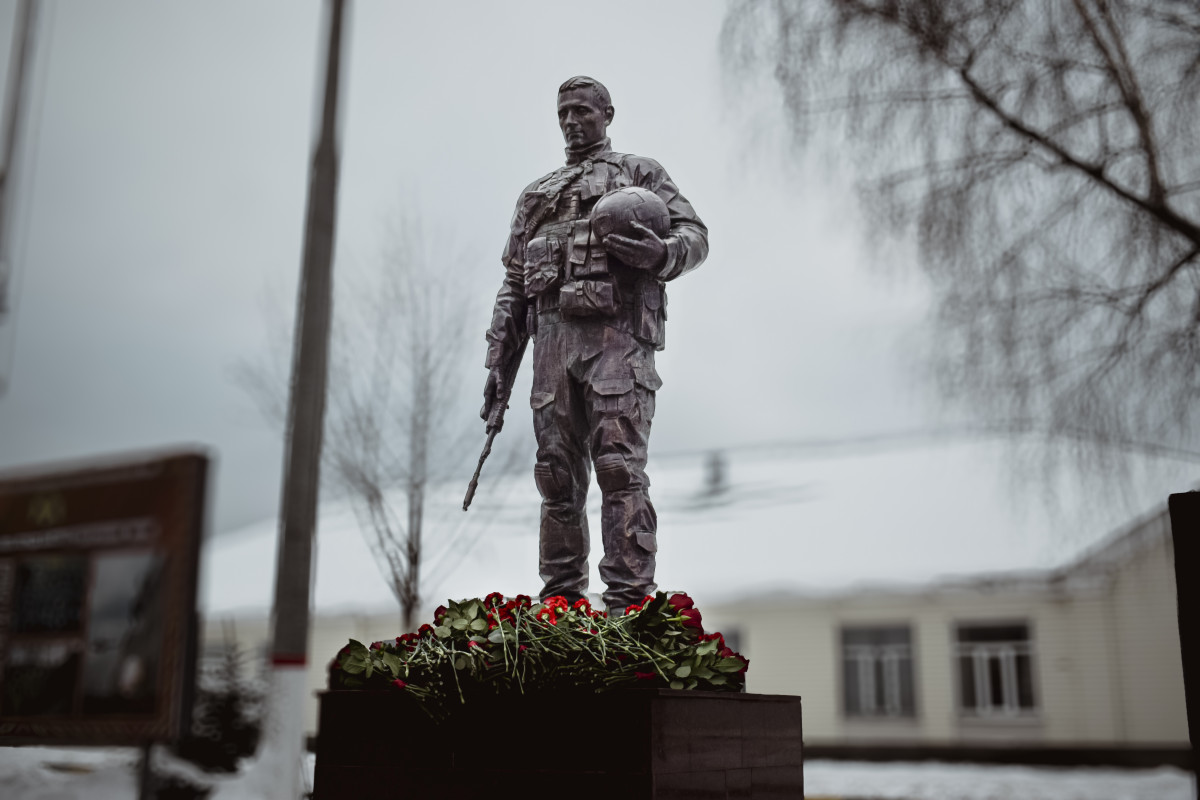 Памятник бойцам спецназа Росгвардии открылся в Нижнем Новгороде