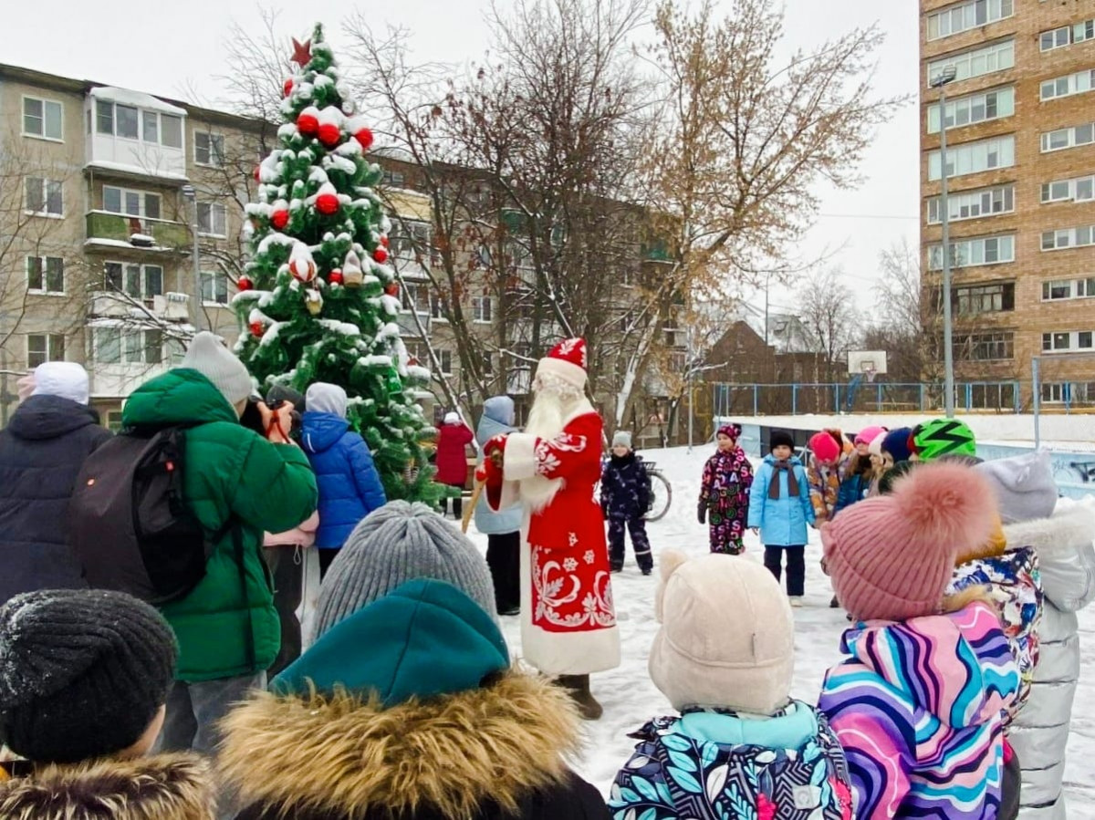 Принять участие в новогодних хороводах и викторинах смогут нижегородцы на уличных праздниках в Нижегородском районе