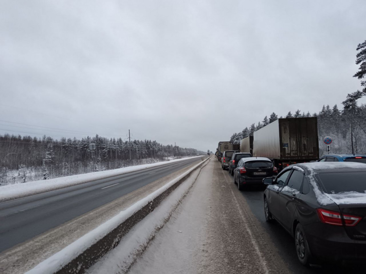 Огромная пробка образовалась на трассе М-7 в Нижегородской области из-за ДТП