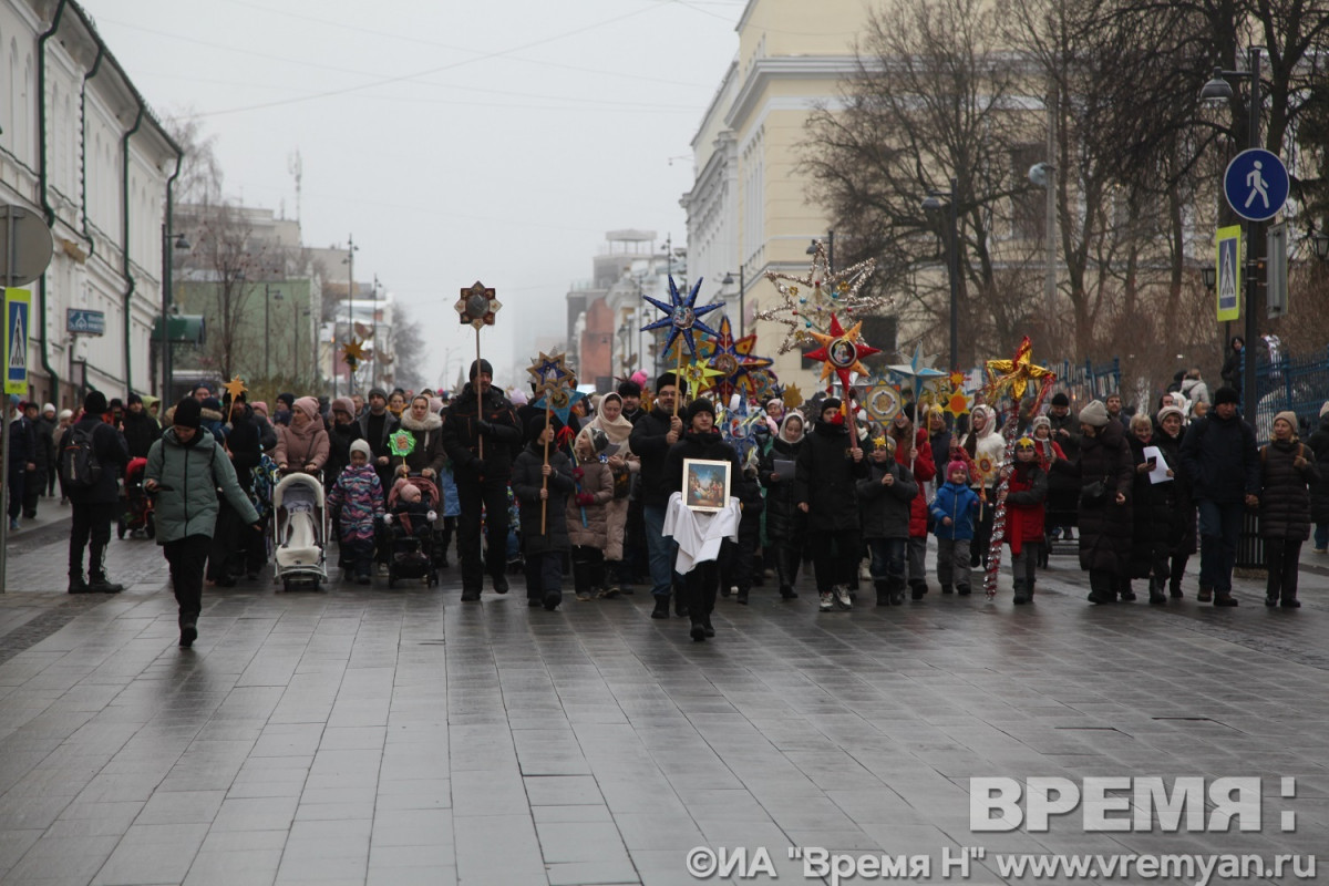 Более 400 человек приняли участие в святочном шествии по Большой Покровской