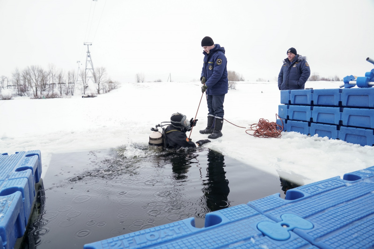 Водолазы обследуют крещенские купели в Нижнем Новгороде