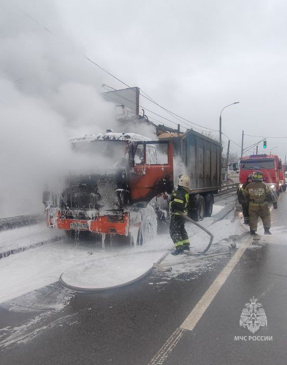 Мусор в самосвале загорелся в Нижнем Новгороде