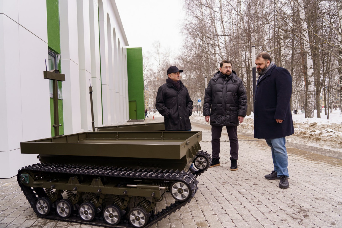 Дом народного единства отправил нижегородским бойцам роботизированную технику