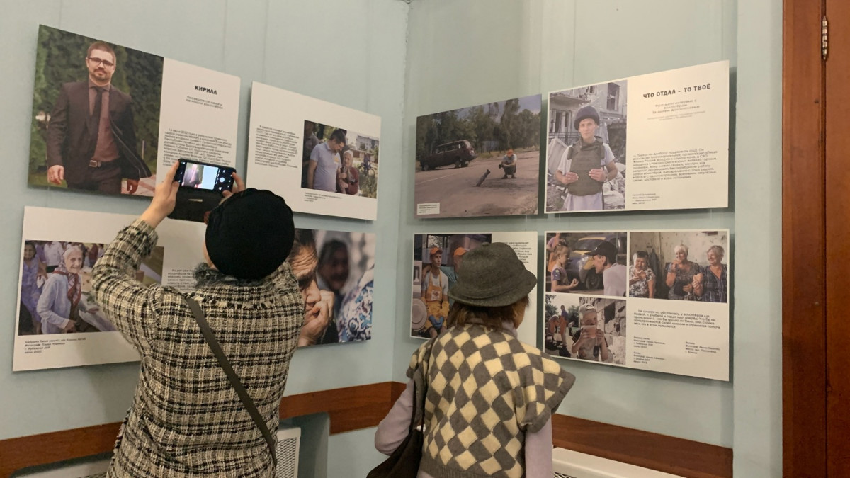 Выставка «Донбасс. Волонтеры. Истории» открылась в кинотеатре «Буревестник»